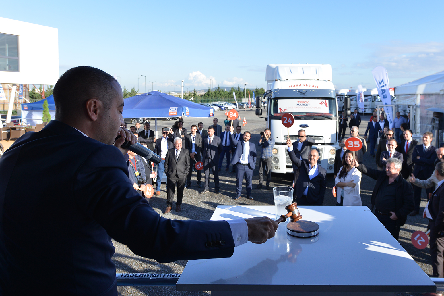 TruckMarket, 2. el ağır ticaride en güvenilir adres 2. elde en yaygın bayi ve servis ağına sahip olan TruckMarket, bir önceki yıla göre yüzde 40 büyüdü. 2015 yılında toplam 800 adet olan alım-satım rakamının, 2016 yılı sonunda 1.100 adeti aşması ve 140 Milyon TL finansal büyüklüğe ulaşması hedefleniyor. 