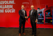 30 Mayıs 2023 tarihinde Valvoline Global Ürünler EMEA Bölgesi Başkan Yardımcısı Davide Crespi, OYAK Enerji Sektörü Grup Başkanı Yüksel Yılmaz’ın katılımıyla imza töreni gerçekleştirildi.