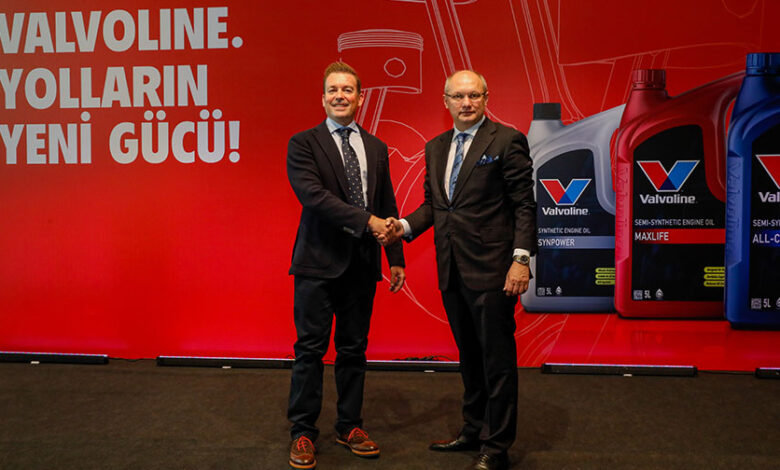 30 Mayıs 2023 tarihinde Valvoline Global Ürünler EMEA Bölgesi Başkan Yardımcısı Davide Crespi, OYAK Enerji Sektörü Grup Başkanı Yüksel Yılmaz’ın katılımıyla imza töreni gerçekleştirildi.