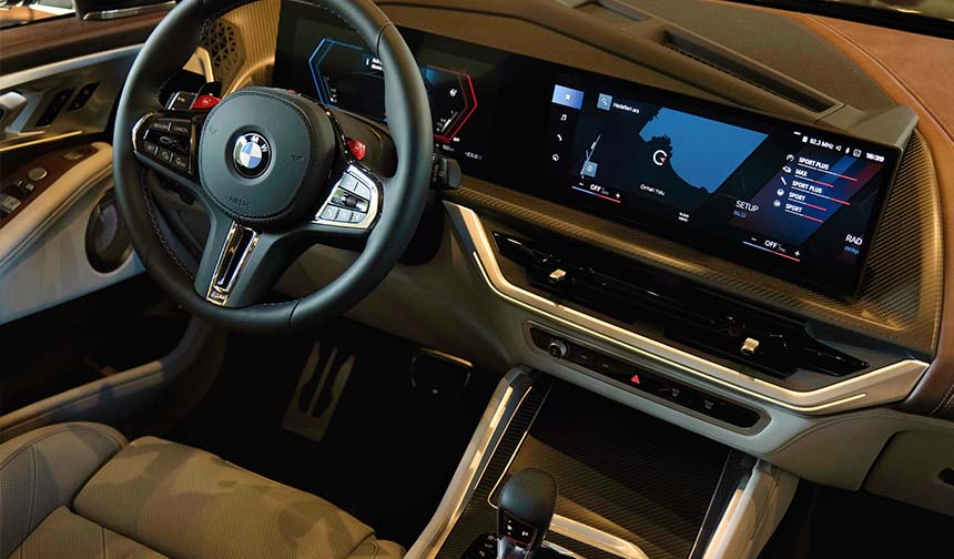 Yeni BMW XM kokpit