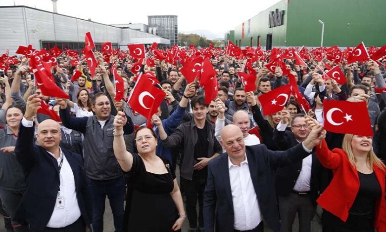 Otokar Çalışanlarından "Cumhuriyet" Yürüyüşü