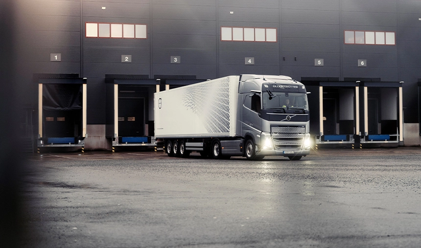 Volvo Trucks, Yeni “Safety Zones” Sistemiyle Güvenliği Otomatik Hale Getiriyor 4 Volvo kamyonları, GPS destekli hız sınırı teknolojisiyle güvenliği bir adım öteye taşıyor