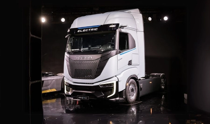 IVECO’nun Yeni Elektrikli Uzun Yol Kamyonu S-eWay Artic Yola Çıkıyor 2 Yeni AeroCab tasarımıyla IVECO S-eWay Artic, maksimum aerodinami ve sürücü konforu sunuyor.