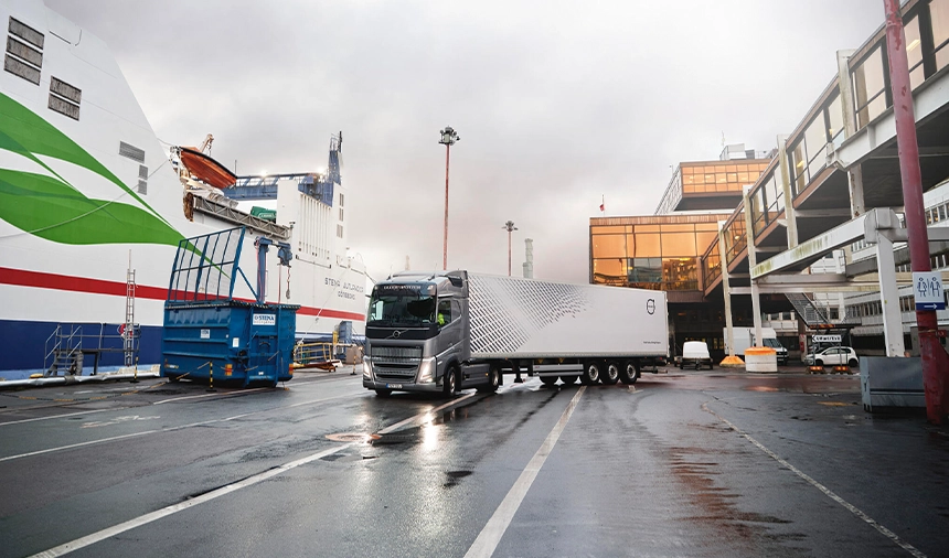 Volvo Trucks, Yeni “Safety Zones” Sistemiyle Güvenliği Otomatik Hale Getiriyor 3 Yeni Volvo FM Low Entry, Safety Zones ile birlikte şehir içi taşımacılıkta fark yaratıyor