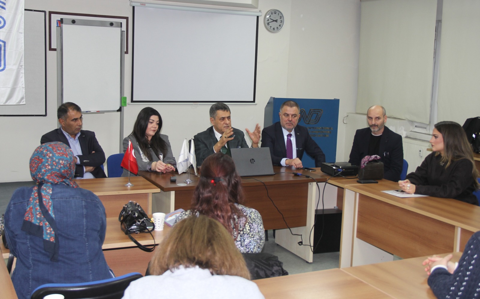 UND Kadın TIR Sürücü Akademisi Eğitime Başladı 2