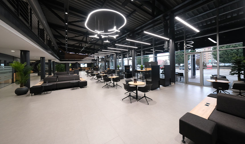 Mercedes-Benz Türk'ün Aksaray Müşteri Merkezi Yenilendi 3