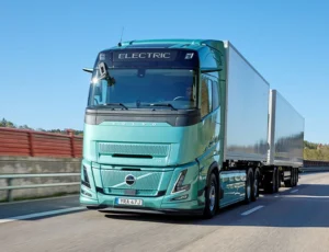 Volvo Trucks’tan: 700 km Menzilli Elektrikli Çekici Yollarda! 7