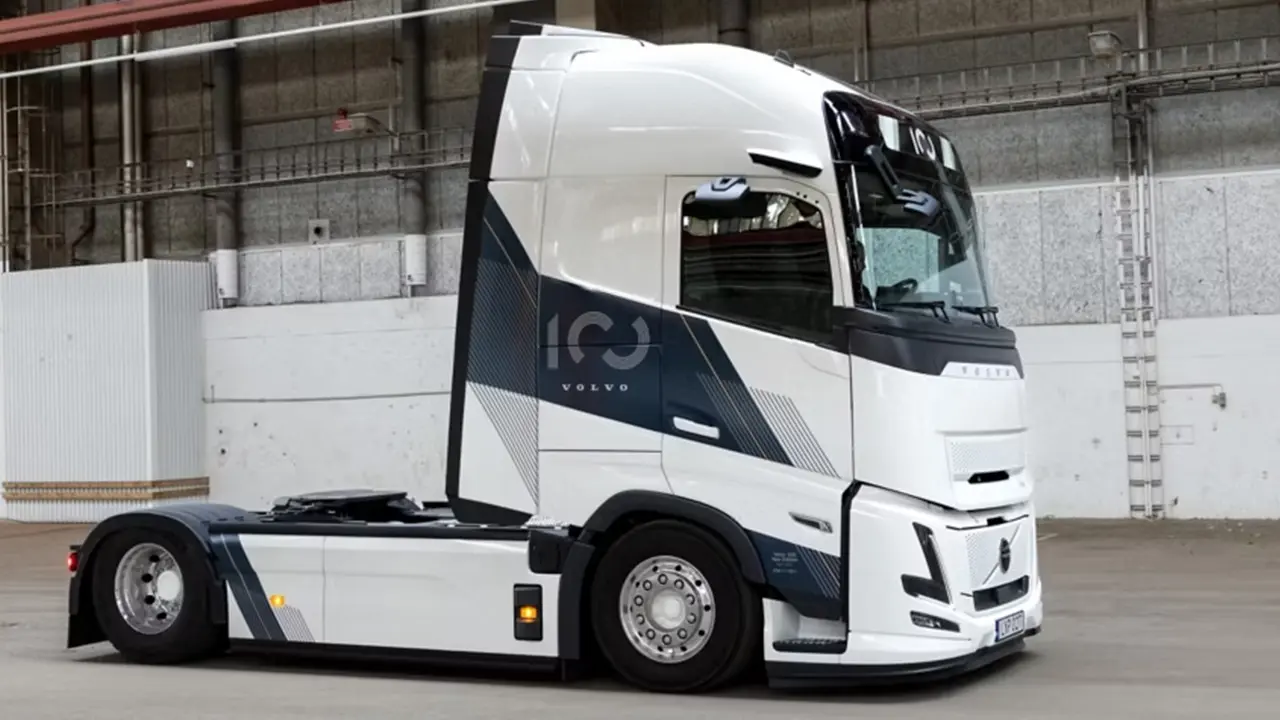 Volvo Trucks FH ve FH16'da 100. Yıl Özel Serisi Tanıtıldı 2